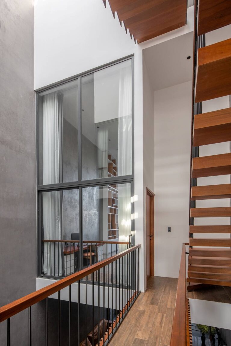 AD HOUSE